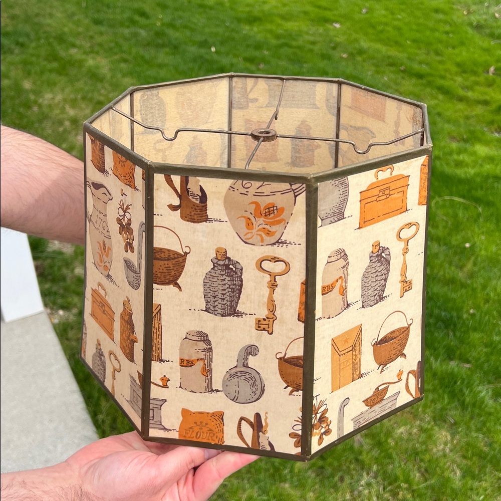 Vintage MCM Octagonal Early American Americana Colonial Style Fabric Lampshade - Picture 3 of 11